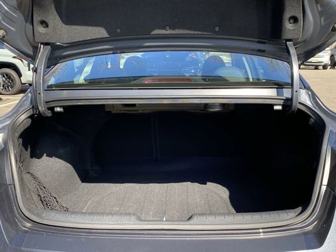 Used 2021 Hyundai Elantra Limited image 13