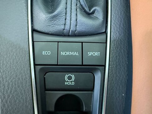 Used 2019 Toyota Avalon Limited FWD image 34