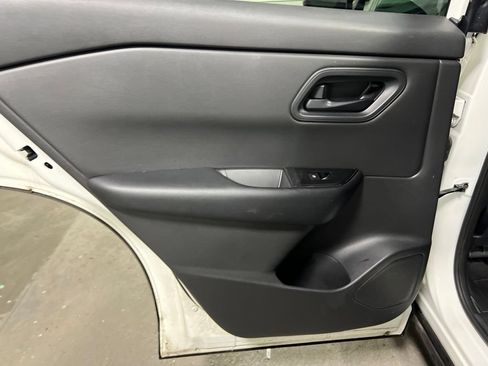 Used 2024 Nissan Rogue S FWD image 16