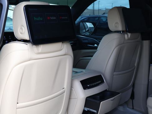 Used 2024 Cadillac Escalade ESV Premium Luxury w/ Performance Package AWD/4WD image 19
