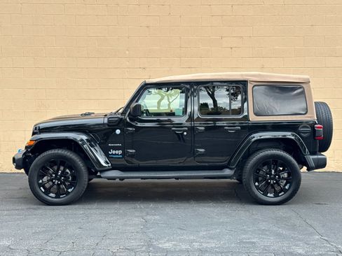 Used 2022 Jeep Wrangler Unlimited Sahara AWD/4WD image 5