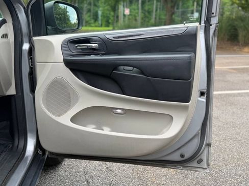 Used 2015 Dodge Grand Caravan American Value Package FWD image 13
