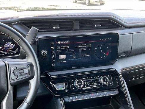 Used 2024 GMC Sierra 2500 AT4 w/ AT4 Premium Plus Package AWD/4WD image 9