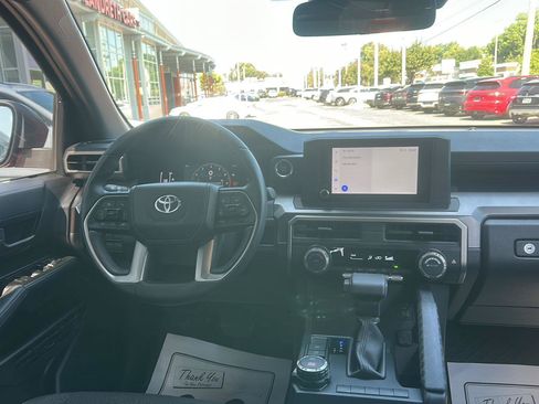 Used 2025 Toyota 4Runner SR5 AWD/4WD image 14