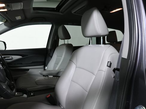 Used 2022 Honda Pilot Touring image 15