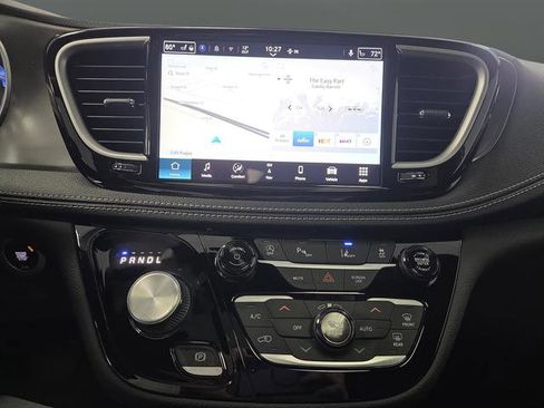 New 2026 Chrysler Pacifica Select image 9