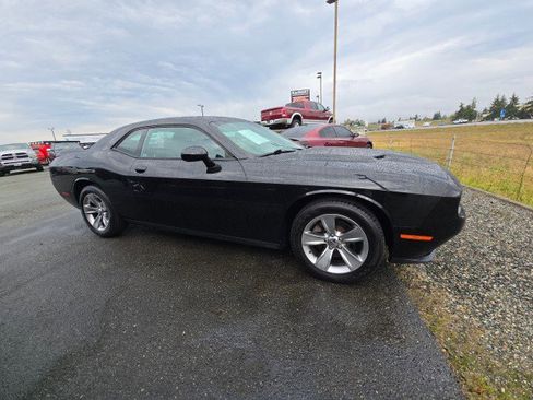 Used 2017 Dodge Challenger SXT w/ Sound Group image 3