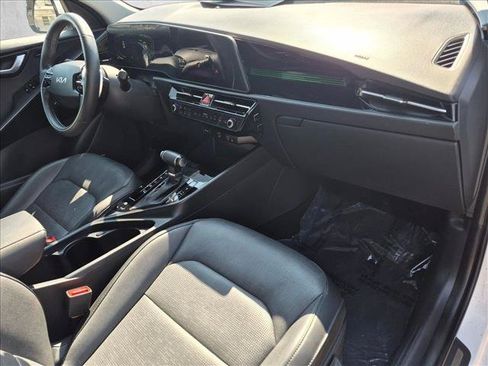 Used 2023 Kia Niro FWD image 23