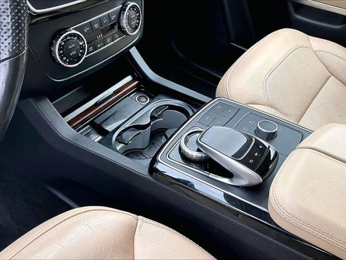 Used 2019 Mercedes-Benz GLS 550 4MATIC image 17