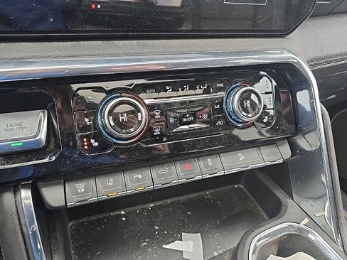 Used 2025 GMC Sierra 3500 Denali image 21