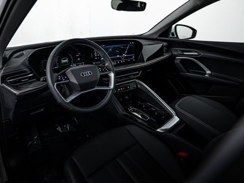 Used 2025 Audi Q5 Premium w/ Convenience Package AWD/4WD image 9