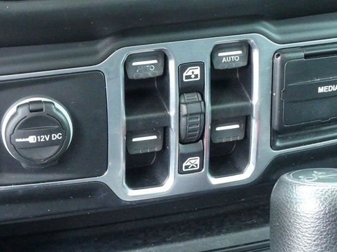 Used 2018 Jeep Wrangler Unlimited Sport S AWD/4WD image 21