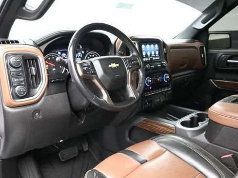 Used 2020 Chevrolet Silverado 1500 High Country w/ Technology Package AWD/4WD image 21