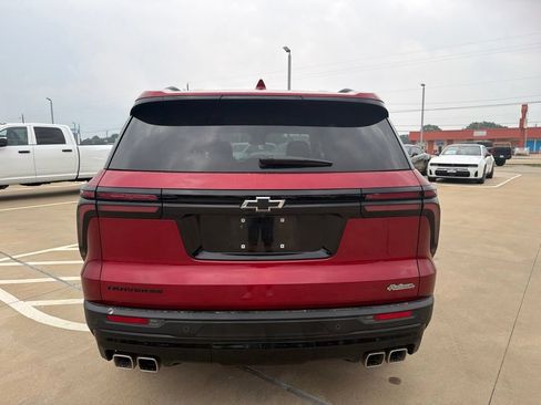Used 2026 Chevrolet Traverse LT w/ Midnight/Sport Edition FWD image 6