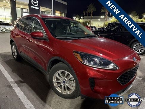 Used 2020 Ford Escape SE image 2