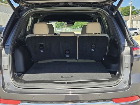 Used 2025 Jeep Grand Cherokee Limited RWD image 38