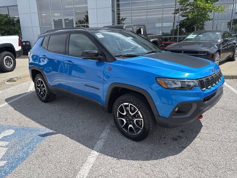 Used 2025 Jeep Compass Trailhawk AWD/4WD image 37