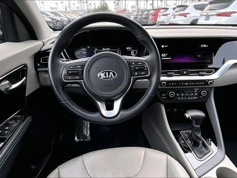 Used 2021 Kia Niro EX Premium image 7