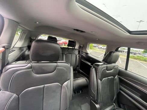 Used 2022 Jeep Grand Cherokee L Limited AWD/4WD image 17