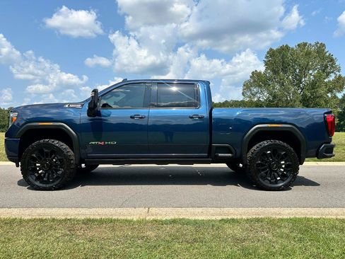 Used 2022 GMC Sierra 2500 AT4 w/ AT4 Premium Plus Package AWD/4WD image 8