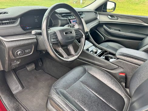 Used 2022 Jeep Grand Cherokee L Limited image 11