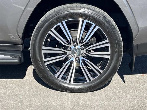 Used 2023 Lexus LX 600 4WD w/ Luxury Package image 13