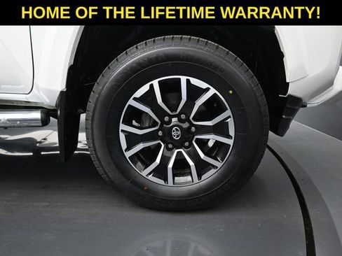 Used 2022 Toyota Tacoma TRD Sport AWD/4WD image 45