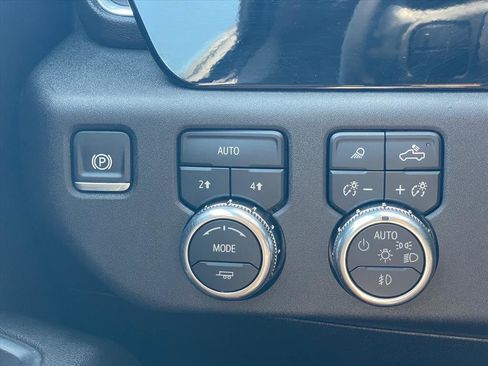 Used 2025 GMC Sierra 1500 SLT AWD/4WD image 19