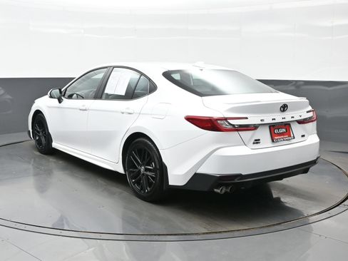 Used 2025 Toyota Camry SE w/ Multimedia Upgrade Package AWD/4WD image 4
