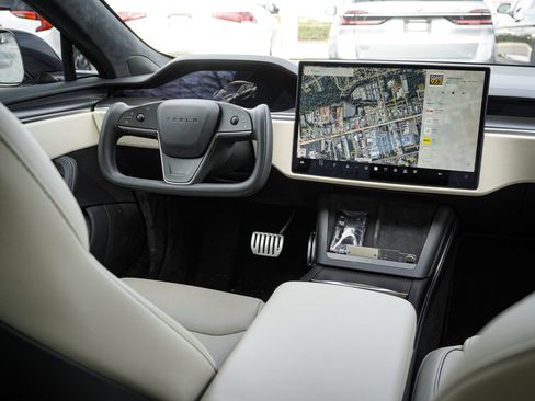 Used 2021 Tesla Model S Plaid image 26