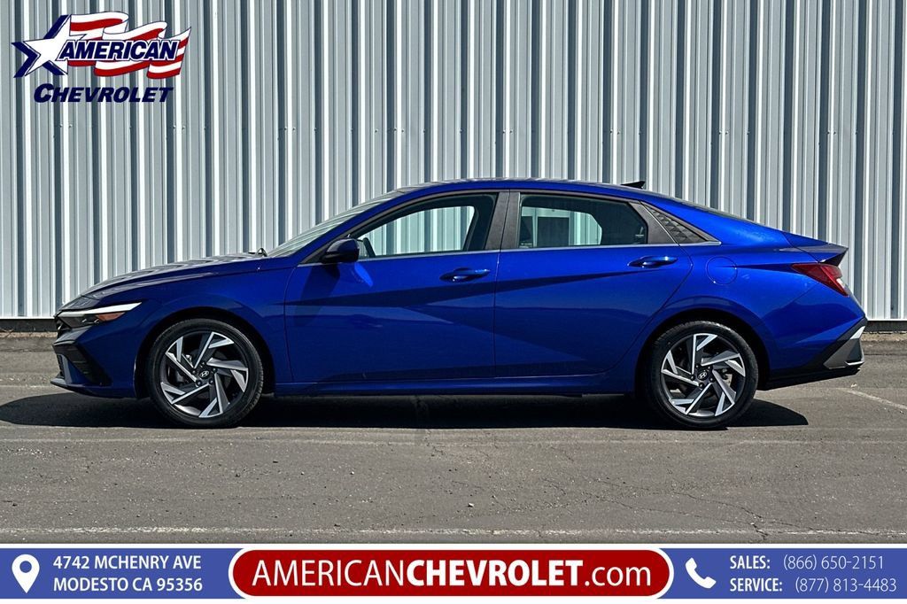 Used 2025 Hyundai Elantra SEL FWD image 7