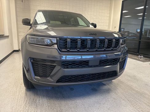 New 2026 Jeep Grand Cherokee Altitude AWD/4WD image 9