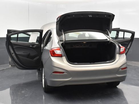 Used 2018 Chevrolet Cruze LT w/ Convenience Package FWD image 39