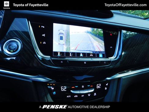 Used 2021 Cadillac XT6 Premium Luxury FWD image 4