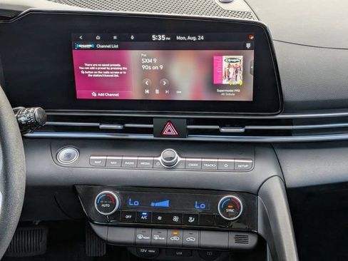 Used 2024 Hyundai Elantra SEL FWD image 18