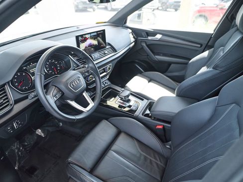 Used 2023 Audi Q5 2.0T Premium w/ Convenience Package AWD/4WD image 2