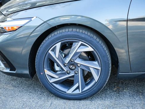 New 2025 Hyundai Elantra Limited image 14