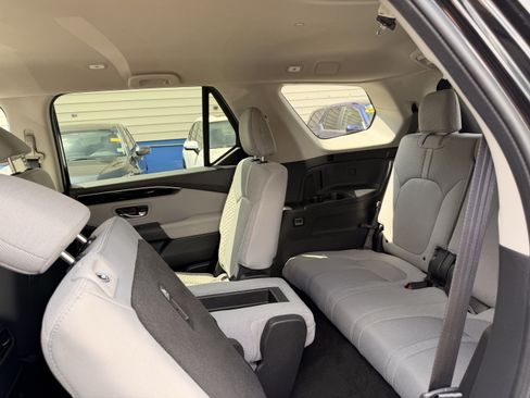 Used 2023 Honda Pilot LX image 24