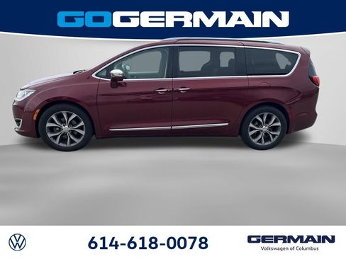 Used 2018 Chrysler Pacifica Limited w/ Tire & Wheel Group FWD image 4