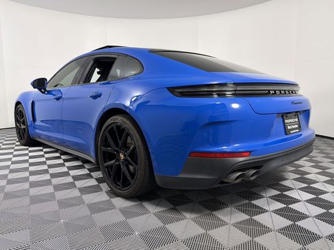 Certified 2025 Porsche Panamera image 3