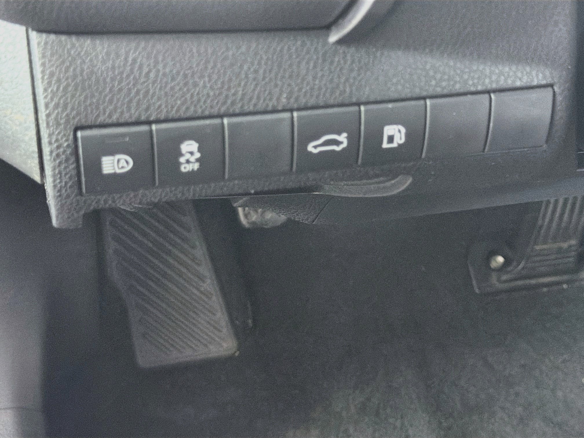 Used 2018 Toyota Camry LE FWD image 16