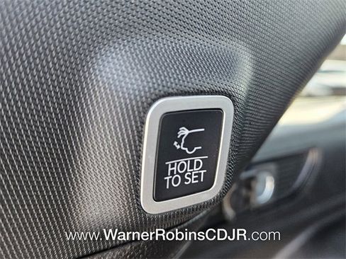 New 2025 Jeep Grand Cherokee Limited w/ Black Appearance Package image 13