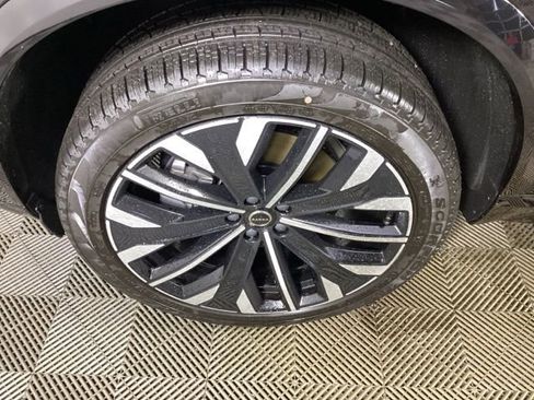 New 2026 Volvo XC90 B6 Plus w/ Protection Package image 8