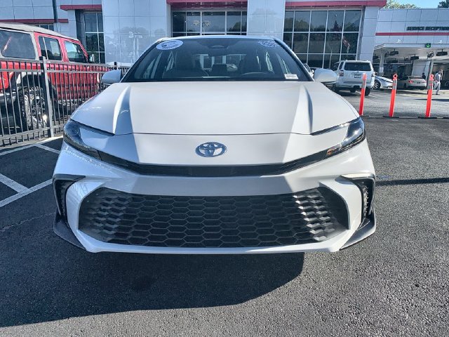 Used 2026 Toyota Camry SE FWD image 3