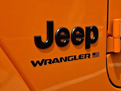 New 2026 Jeep Wrangler Unlimited Sahara w/ Whitecap Package AWD/4WD image 18