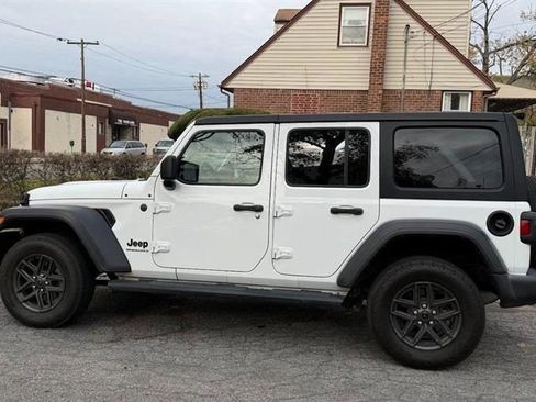 Used 2025 Jeep Wrangler Sport S AWD/4WD image 5