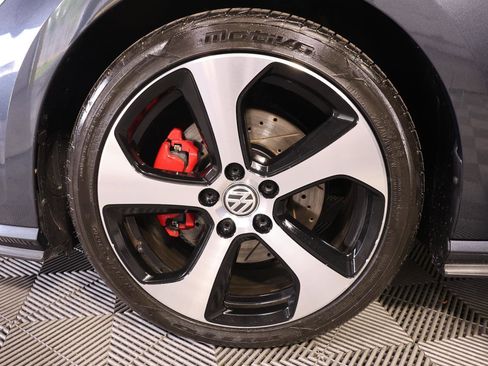 Used 2018 Volkswagen Golf 4-Door FWD image 27