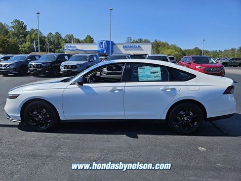 New 2025 Honda Accord SE image 4