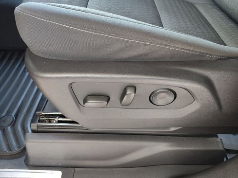 Used 2024 Chevrolet Silverado 1500 LT image 11