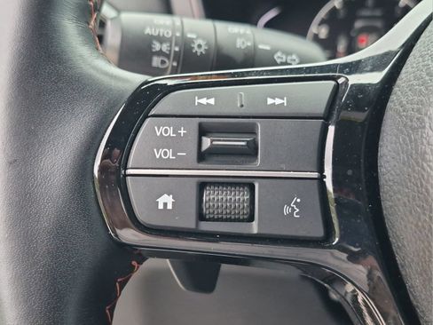 Used 2025 Honda Pilot TrailSport image 13